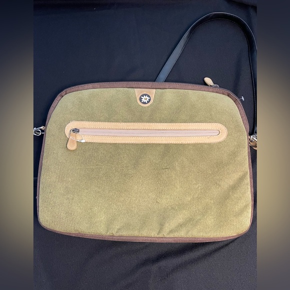 Sherpani Handbags - Sherpani Padded Laptop Sleeve Bag Shoulder Strap Front Zipper Green